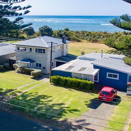 Taranaki Beach House - Great Sea Views Villa Waitara Exterior photo